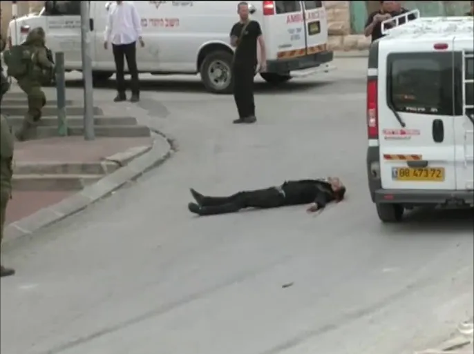 الرئيس الإسرائيلي يعفو عن جندي “أعدم” فلسطينيا جريحا