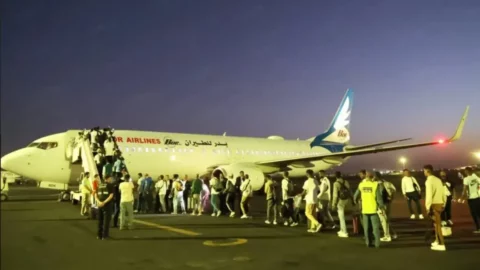 المغرب يعيد 137 سودانيا إلى بلادهم