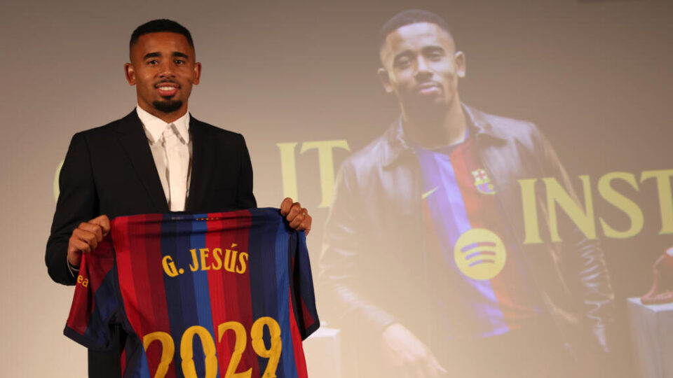 برشلونة يتعاقد مع المهاجم البرازيلي غابريال جيزوس حتى عام 2029