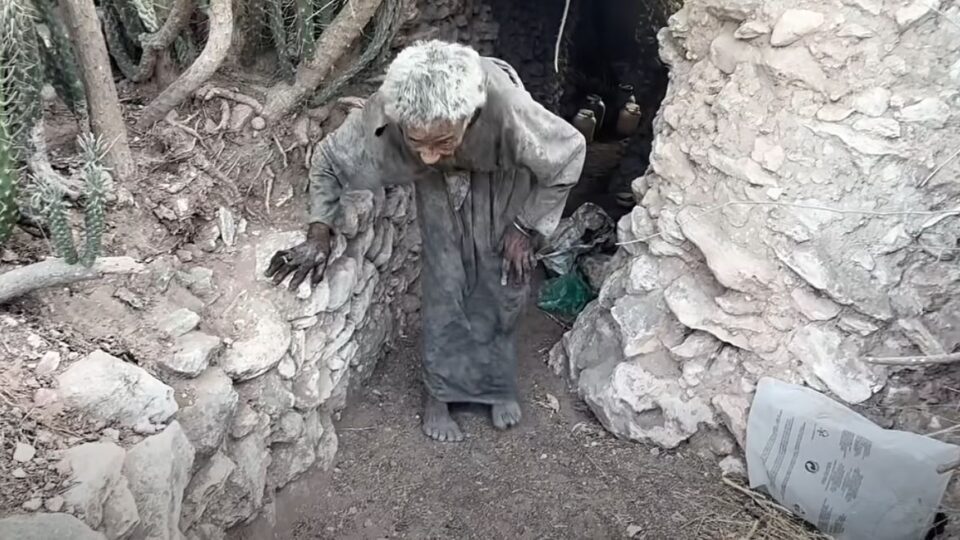 السياسيون في الحملة و”مي حسبية في الكهف”.. قصة صادمة لمسنة من آسفي تسد جوعها بالتراب