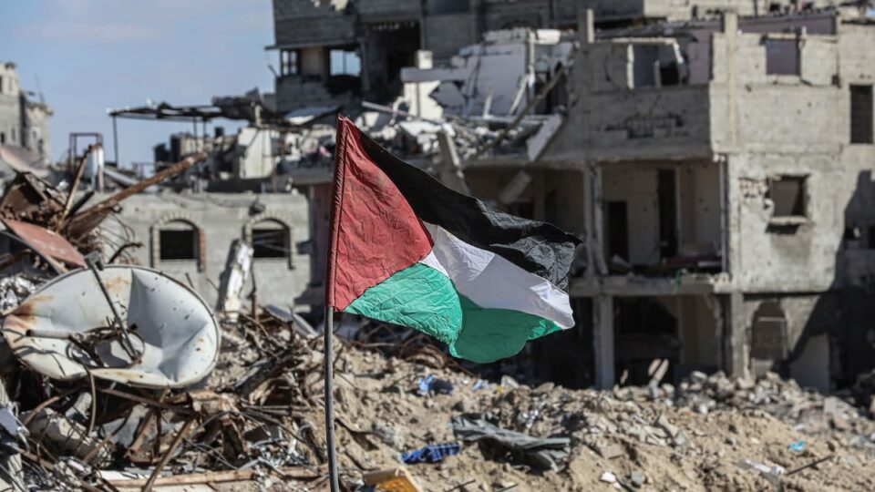 عام على هدنة غزة.. “الإبادة مستمرة” والفلسطينيون بين القصف والنزوح وتجاهل دولي لمعاناتهم