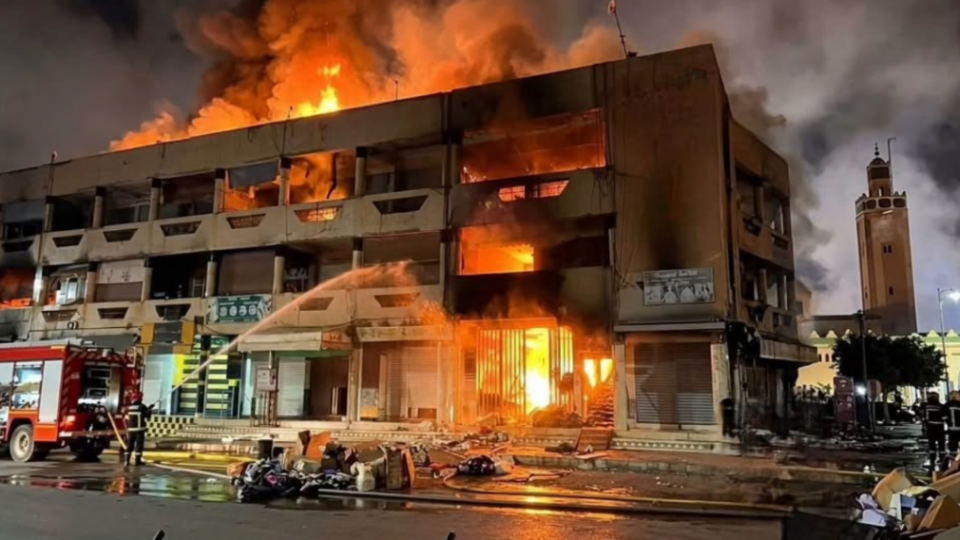 مطالب برلمانية بإحداث آلية جهوية لليقظة وتدبير الأزمات بعد تفحم أزيد من 150 محلا تجاريا بتيزنيت