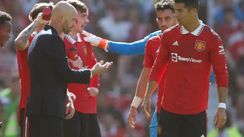 في عز أزمته مع منتخب بلاده.. تين هاج يوجه نقدا لاذعا لرونالدو