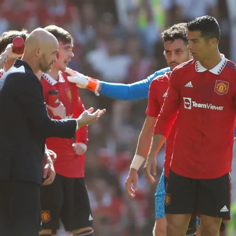 في عز أزمته مع منتخب بلاده.. تين هاج يوجه نقدا لاذعا لرونالدو