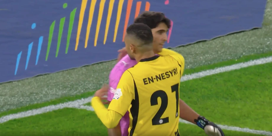 بعد لقطة العناق.. بونو يتغنى بجمال كرة القدم أمام النصيري