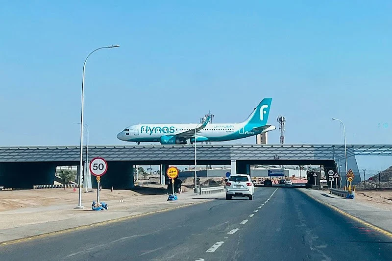 السعودية تعلق العمل في مطار الرياض بعد تعرضه “لاعتداء” منسوب للحوثيين