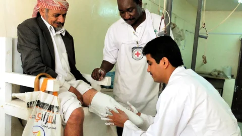 الصليب الأحمر يحذر من تجاوز مستشفيات اليمن طاقتها الاستيعابية