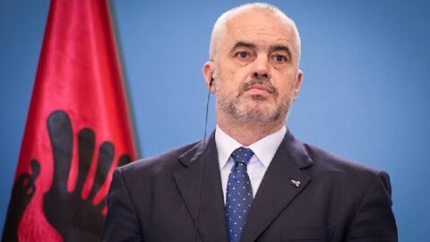 رئيس وزراء ألبانيا يتهم “أيادي خفية” بالوقوف خلف أعمال العنف